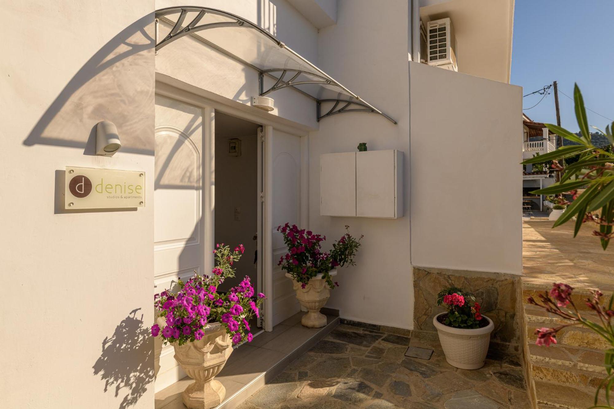 Denise Studios And Apartments Argassi Exterior photo
